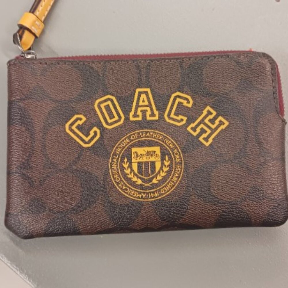 Coach Corner Zip Wristlet in Vasrty Motif in signature canvas